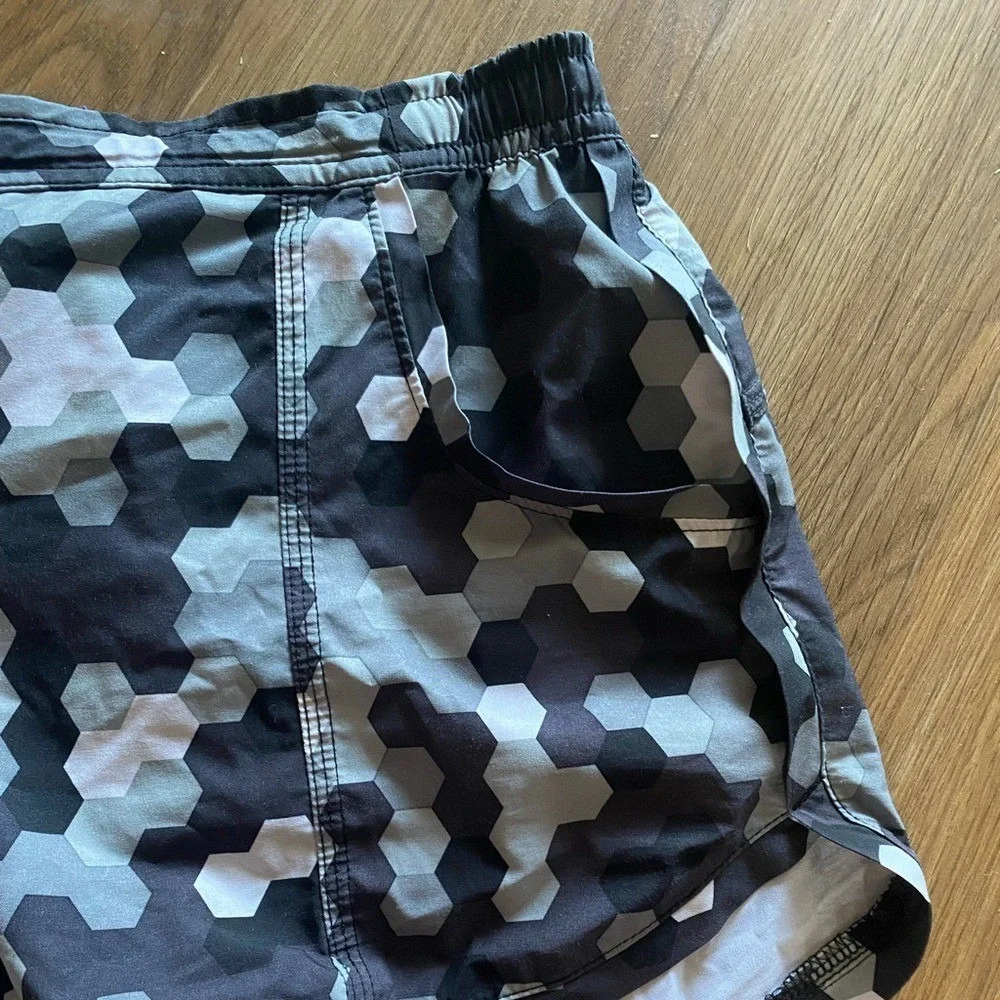 Athleta‎ Hex Stellar Geometric Running Shorts Athleisure Gym Pickleball Sporty